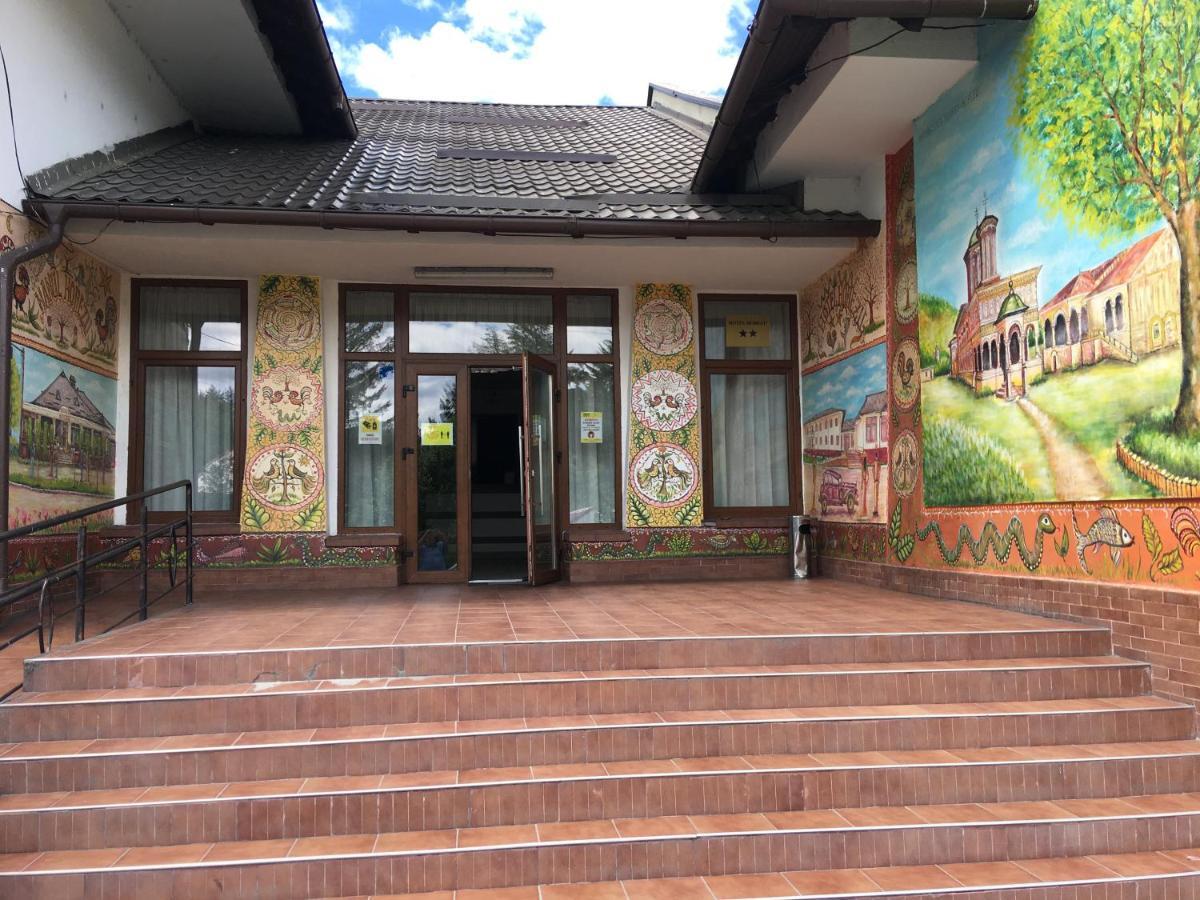 Hotel Horezu Exterior photo